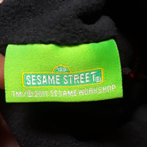 Sesame Street Elmo Winter Hat - Picture 14 of 14